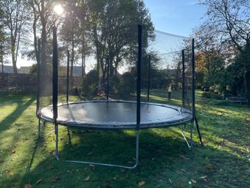 Trampoline te koop beschikbaar voor biedingen