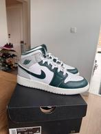 Air Jordan 1 Mid SE maat 37 Nieuw, Kleding | Dames, Ophalen of Verzenden, Nieuw, Wit