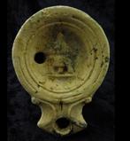 Oud-Romeins Terracotta Olielamp met Hond en Baas op spiegel, Antiek en Kunst, Ophalen of Verzenden, Keramiek of Aardewerk