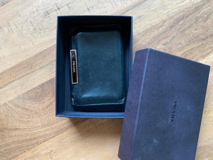 Prada, Handtassen en Accessoires, Portemonnees, Zo goed als nieuw, Verzenden