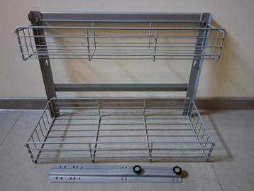 Panier coulissant épices et bouteilles beschikbaar voor biedingen