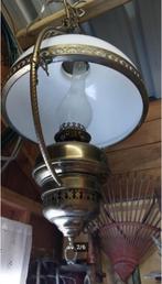 oude petroleumlamp gemonteerd als luchter, Ophalen