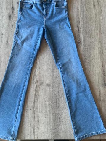 Partij kinderkleding beschikbaar voor biedingen