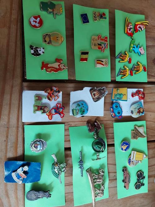 37 stuks pins en spelden variaties allerlei, Collections, Broches, Pins & Badges, Comme neuf, Enlèvement ou Envoi