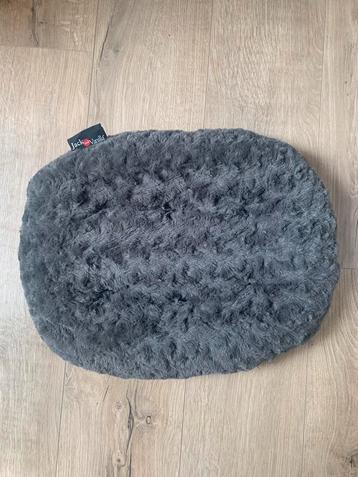 Kattenkussen beschikbaar voor biedingen