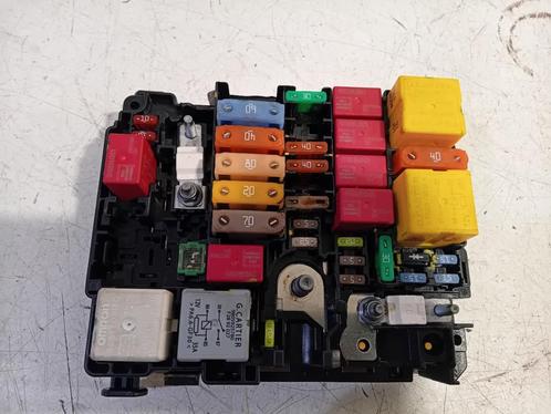 ZEKERINGKAST 5008 II (M4 / MC / MJ / MR) (9804846880), Auto-onderdelen, Elektronica en Kabels, Peugeot, Gebruikt