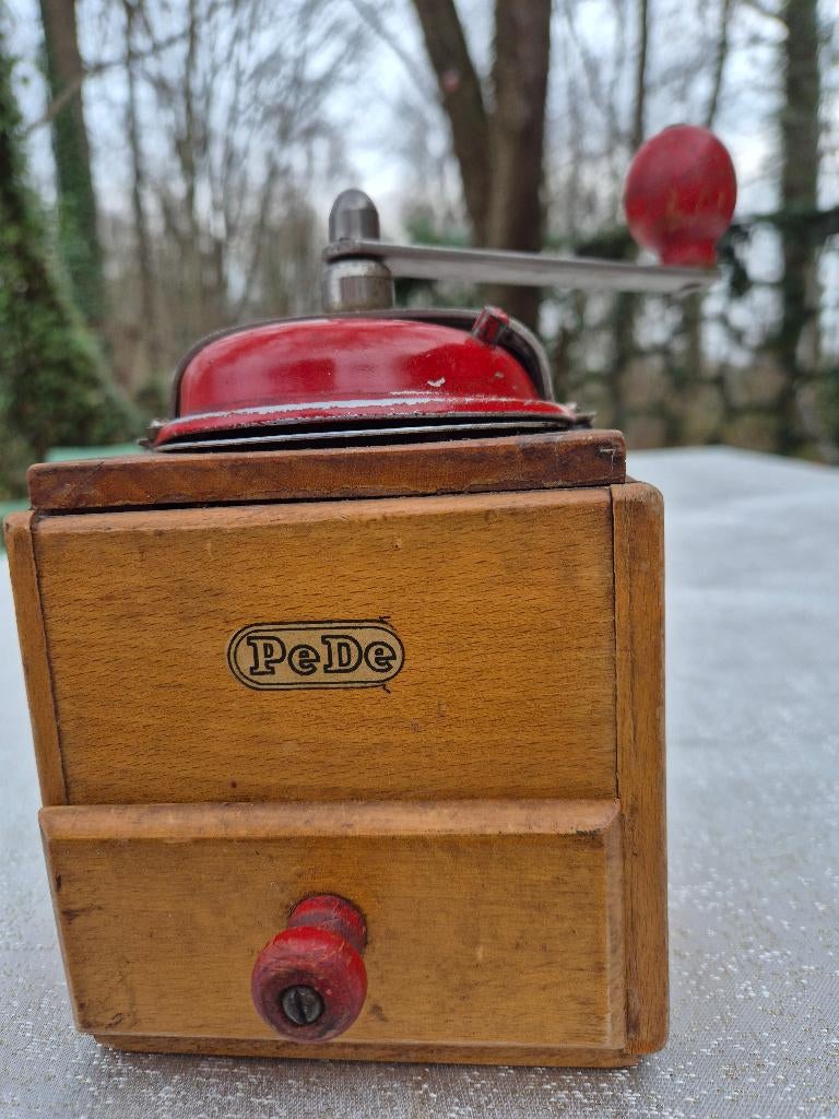 Koffiemolen Pede 1920-1950 hout met metaal, Antiek en Kunst, Curiosa en Brocante, Ophalen of Verzenden