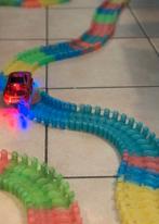 A vendre 2 circuits de voiture avec 2 voitures lumineuse, Kinderen en Baby's, Speelgoed |Speelgoedvoertuigen, Ophalen