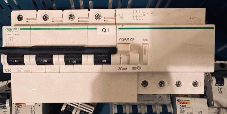 Schneider Electric, Hobby & Loisirs créatifs, Composants électroniques, Utilisé, Enlèvement