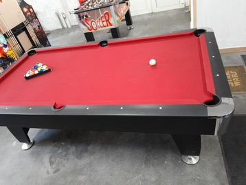 Table de billard avec accessoires  beschikbaar voor biedingen
