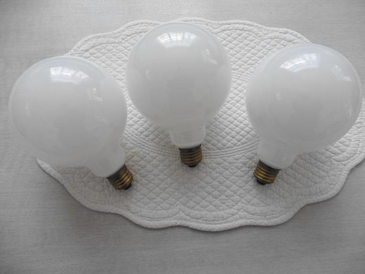 Set van 3 antieke witte ondoorzichtige glazen bollen, Antiek en Kunst, Antiek | Verlichting, Ophalen
