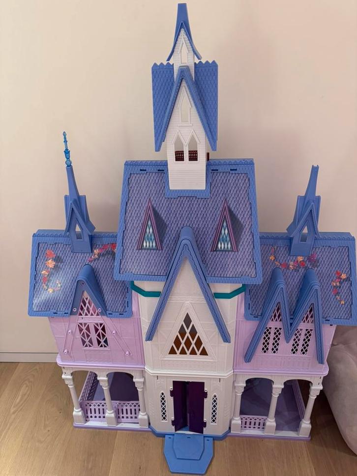 Compleet frozen 2 Arendelle kasteel deluxe, Kinderen en Baby's, Speelgoed | Poppenhuizen, Accessoires, Ophalen