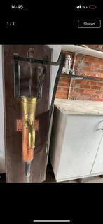 Koperen handpomp, Ophalen