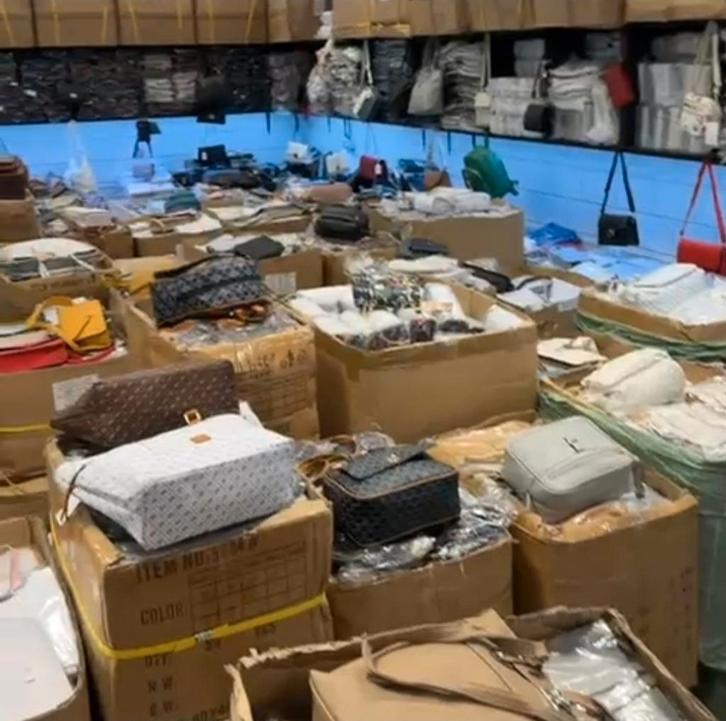 Laatste stuks 3.50pstuk partij handel nieuwe tassen fasjhada, Zakelijke goederen, Stock en Retail | Partijen goederen, Textiel