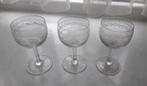 3 verres à vin gravés, Collections, Verres & Petits Verres, Comme neuf, Enlèvement ou Envoi