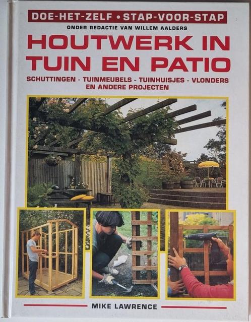Houtwerk in tuin en patio - Mike Lawrence - 1996, Livres, Maison & Jardinage, Comme neuf, Enlèvement ou Envoi