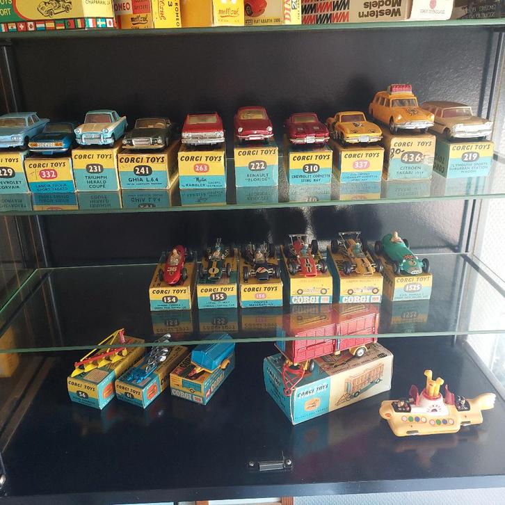 CORGI TOYS LOT CAR + DOOS DIVERSE MODELLEN ZIE FOTO'S TBE, Hobby en Vrije tijd, Modelauto's | 1:43, Gebruikt, Auto, Corgi, Ophalen of Verzenden