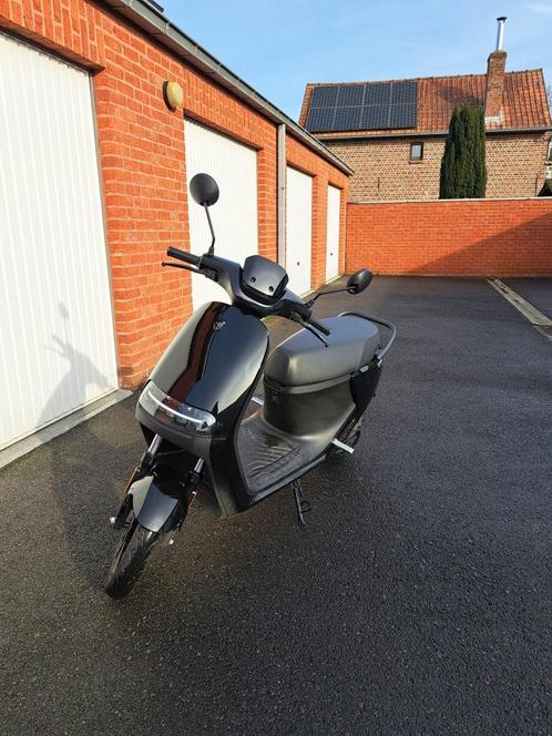 Elektrische Scooter - B-Klasse - Segway E110S - 45 km/u3, Fietsen en Brommers, Brommers | Overige merken, Zo goed als nieuw, Klasse B (45 km/u)
