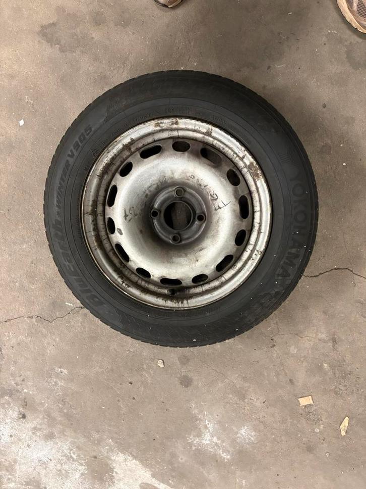 4 Jantes et pneus hiver 205/65/15 4.108 citroen paugeot …., Autos : Pièces & Accessoires, Pneus & Jantes, Pneus et Jantes, Pneus hiver