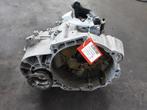 VERSNELLINGSBAK Audi Q3 (F3B) (01-2018/06-2021) (THA), Gebruikt, Audi