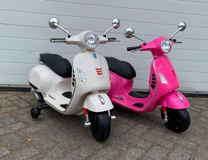 Vespa GTS Super 12v scooter wit Leer / MP3 / AUX verlichtin, Kinderen en Baby's, Speelgoed | Buiten | Accuvoertuigen, Nieuw, Ophalen of Verzenden