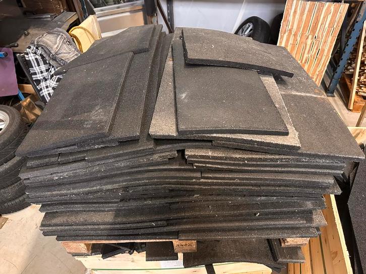 Nieuwe rubber matten rest stukken tegeldragers airco pomp, Bricolage & Construction, Tuiles & Revêtements de toit, Comme neuf