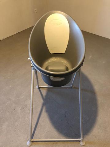 Badje met staander beschikbaar voor biedingen