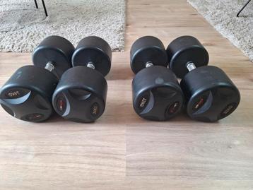2 x 32 kg , 2x 34 kg lifemaxx dumbells dumbbells halters, Enlèvement, Comme neuf