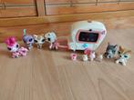 Littlest pet shop ambulance en 9 diertjes, Verzamelen, Poppetjes en Figuurtjes, Ophalen of Verzenden, Zo goed als nieuw