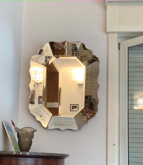 grand miroir vénitien  H=95 cm, Antiquités & Art, Antiquités | Miroirs, Autres formes, Enlèvement