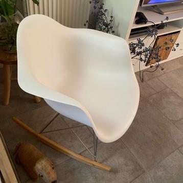 Mooie design schommelstoel  beschikbaar voor biedingen
