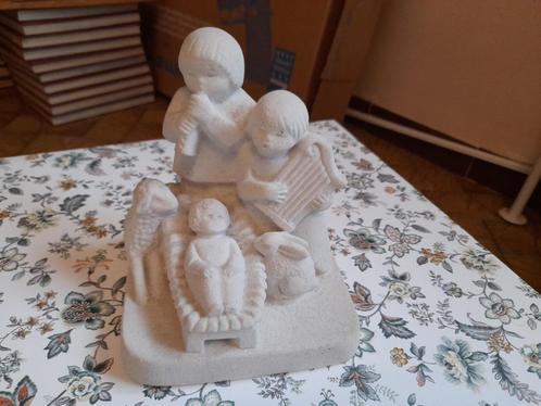 Petite crèche - Statuette Marbell by Stone Art Belgium, Verzamelen, Beelden en Beeldjes, Zo goed als nieuw, Religie, Ophalen