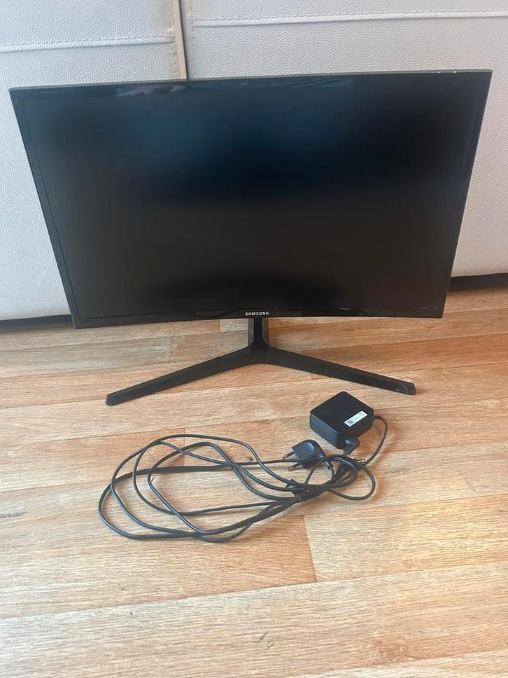 Écran Samsung 144hz incurvé 24 pouces- Full HD, Informatique & Logiciels, Moniteurs, Comme neuf, HDMI, Gaming, Incurvé, HD, Enlèvement