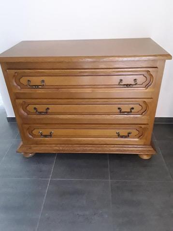 Eiken laden kast, met 3 laden. beschikbaar voor biedingen