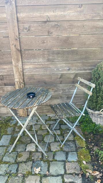 Oude bistro set beschikbaar voor biedingen
