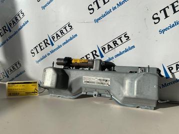 Knie airbag van een Mercedes C-Klasse beschikbaar voor biedingen