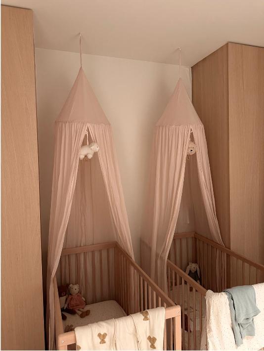 2 Babybedjes incl matras (houten ledikant) (175€/st), Kinderen en Baby's, Babywiegjes en Ledikanten, Zo goed als nieuw, Ledikant