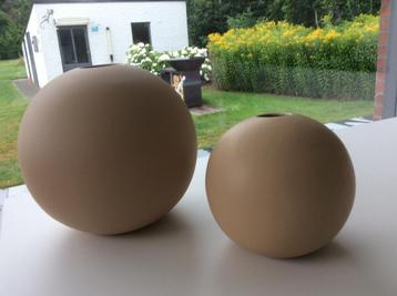 Zeer decoratieve bol - vazen. beschikbaar voor biedingen