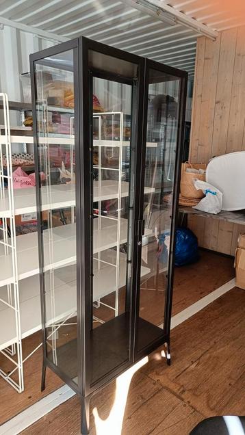 Vitrine kast  beschikbaar voor biedingen