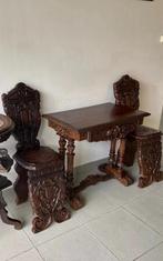 Een tafel- en stoelenset van gesneden notenhout, Ophalen of Verzenden, Zo goed als nieuw, Tafel(s)