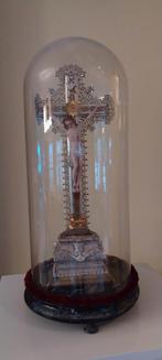 Kruisbeeld onder glazen stolp, Antiquités & Art, Antiquités | Objets religieux, Enlèvement ou Envoi