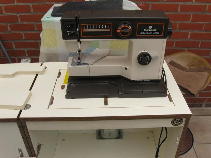 Naaimachine voor huishoudelijk gebruik, Hobby en Vrije tijd, Naaimachines en Toebehoren, Zo goed als nieuw, Naaimachine, Ophalen