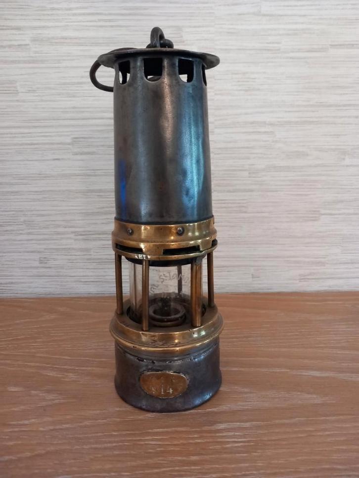 Lampe de mineur Cornil Gilly, Antiquités & Art, Antiquités | Éclairage, Enlèvement ou Envoi