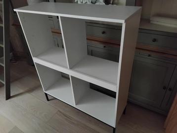 boekenkast wit met zwart staal beschikbaar voor biedingen