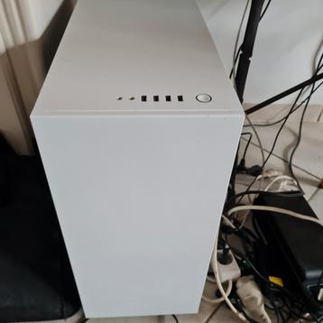 Complete pc te koop 
 met behuizing Zeer rustig.  beschikbaar voor biedingen