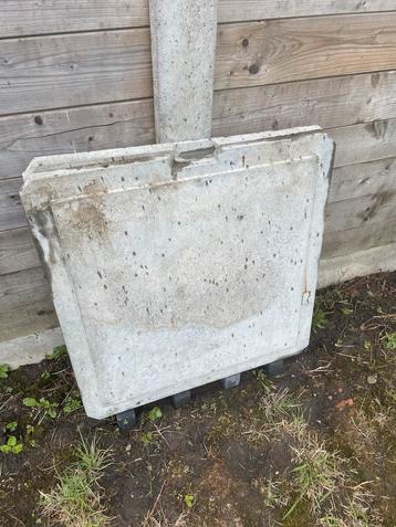 Putdeksel beton 70x70 (x2) beschikbaar voor biedingen