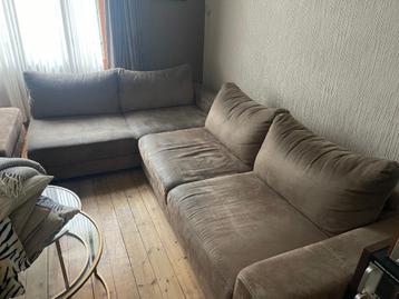 5-zitsbank van suède + dagbed beschikbaar voor biedingen