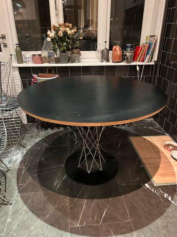 Réplica table de Noguchi, Enlèvement, Utilisé