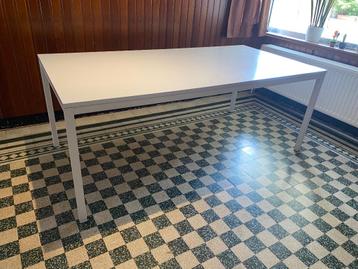 Mooie grote eettafel Perfecta- moet weg! beschikbaar voor biedingen