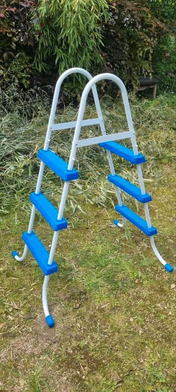 Zwembadladder en dekzeil intex model 12' x 12'' ED 18 R0 beschikbaar voor biedingen